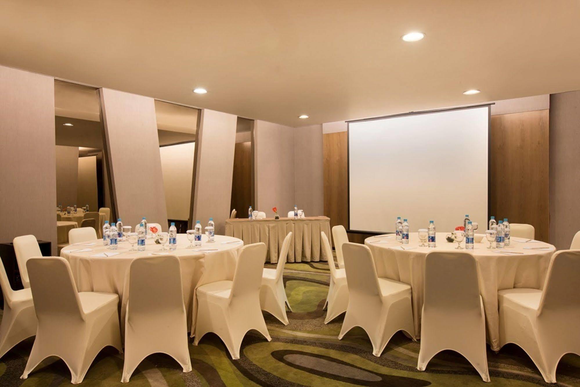 Hotel Santika Premiere Hayam Wuruk Yakarta Exterior foto