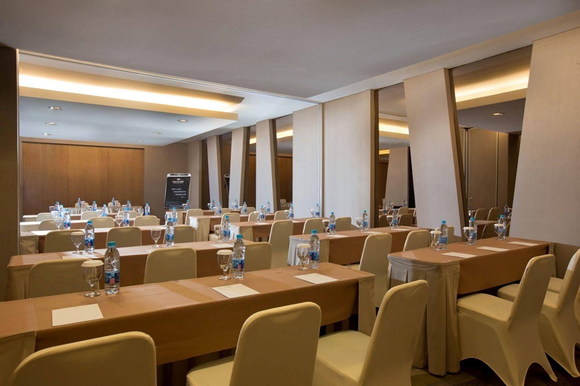 Hotel Santika Premiere Hayam Wuruk Yakarta Exterior foto