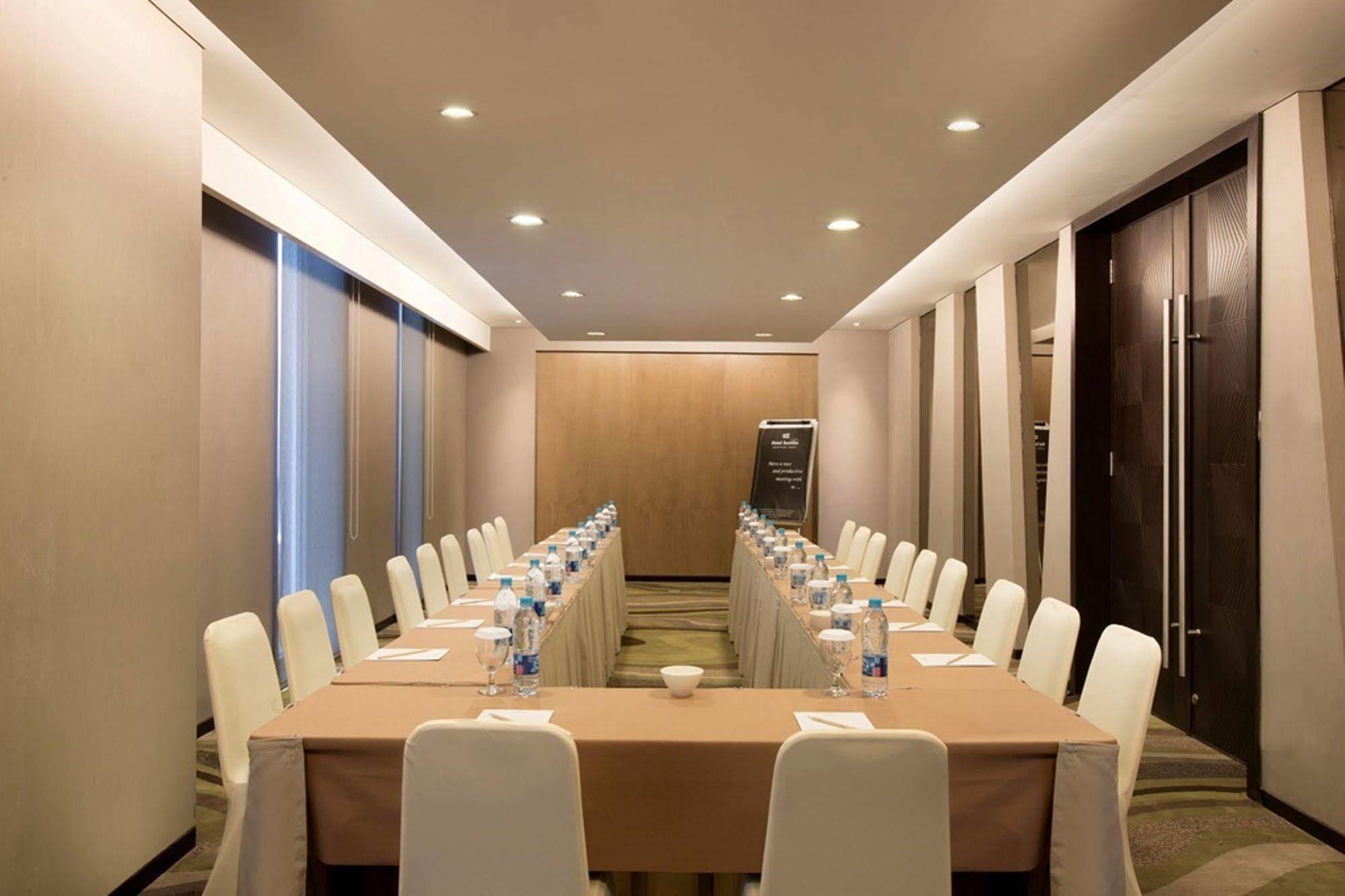 Hotel Santika Premiere Hayam Wuruk Yakarta Exterior foto